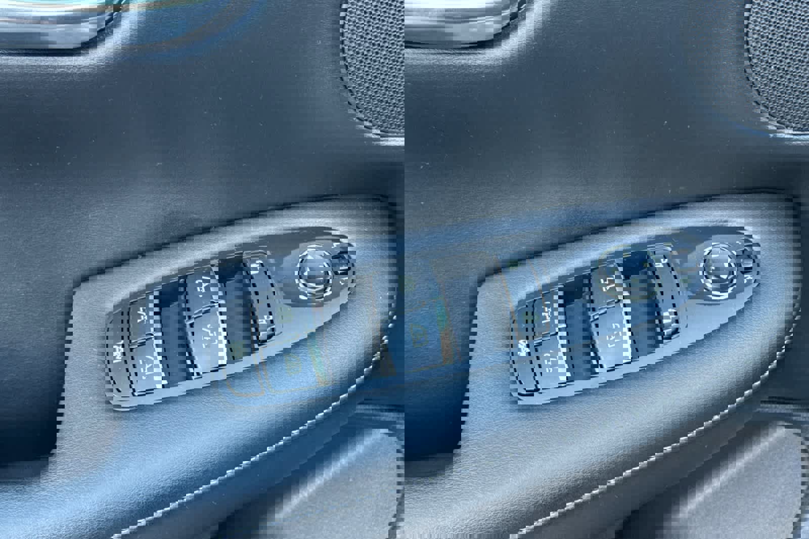 Used 2019 INFINITI QX50 Luxe w/ Navigation Package image 13