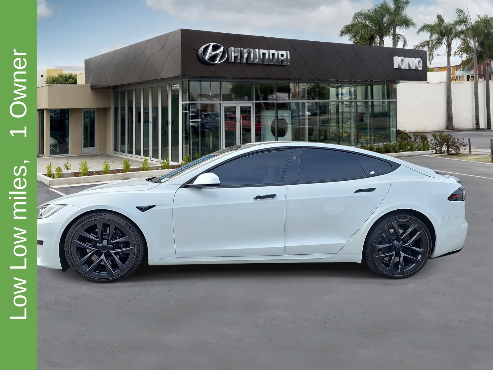 Used 2022 Tesla Model S Plaid image 6