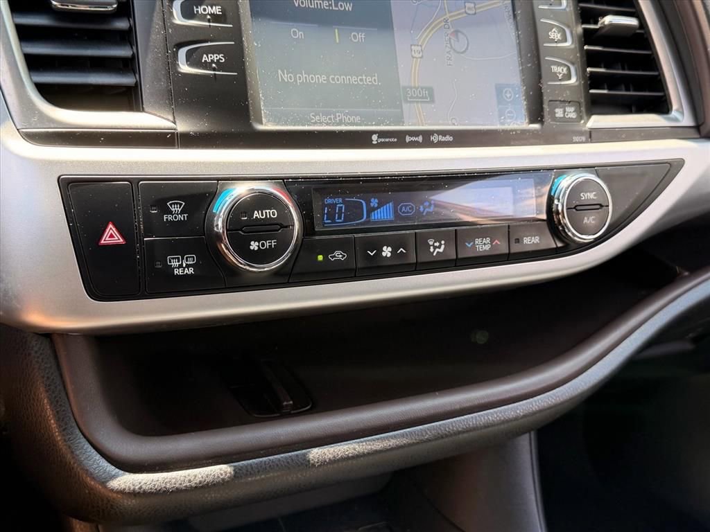 Used 2018 Toyota Highlander XLE AWD/4WD image 21