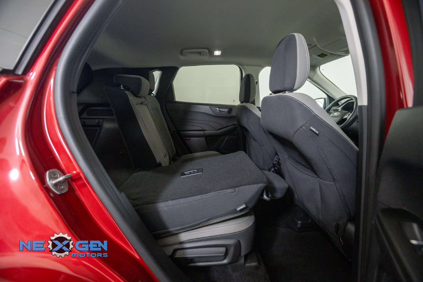 Used 2022 Ford Escape SE w/ SE Sport Appearance Package FWD image 41