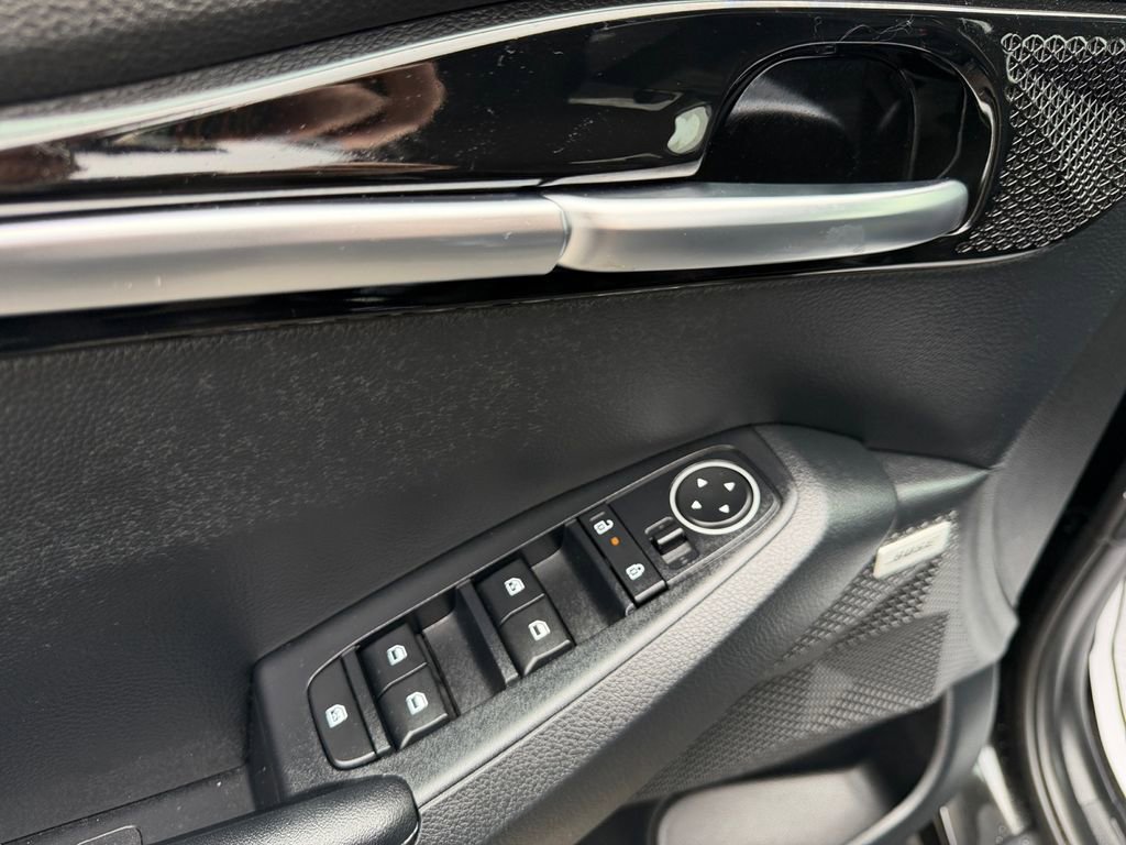 Certified 2025 Kia Seltos SX AWD/4WD image 11