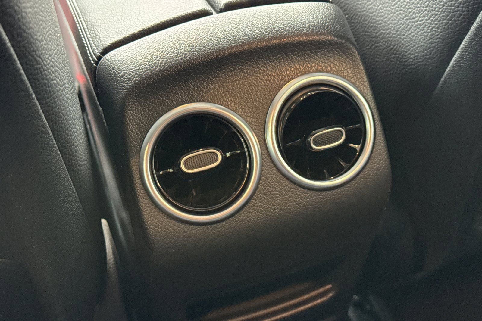 Certified 2022 Mercedes-Benz GLB 35 AMG GLB 35 AMG image 32