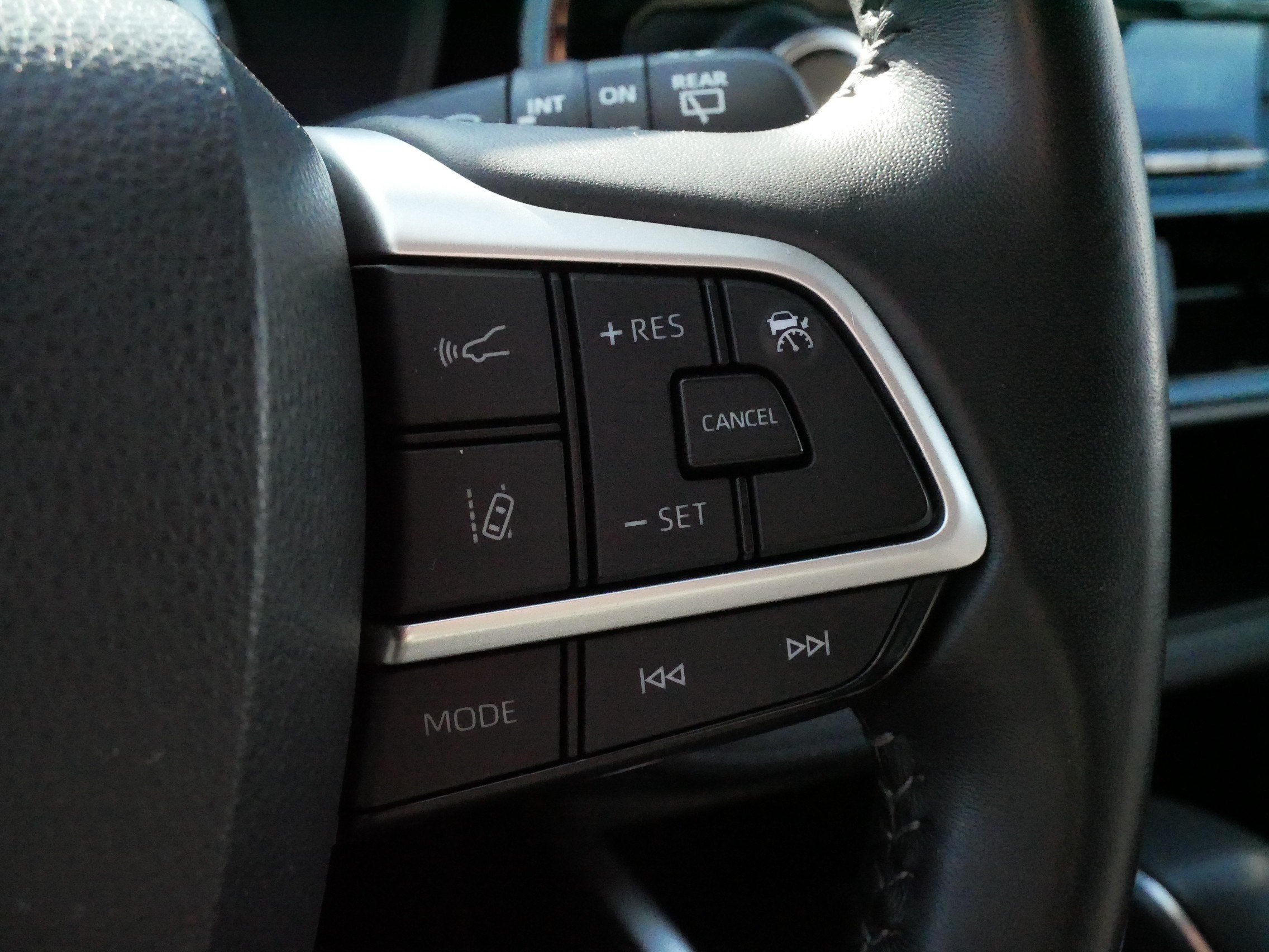 Used 2023 Toyota Highlander LE AWD/4WD image 26