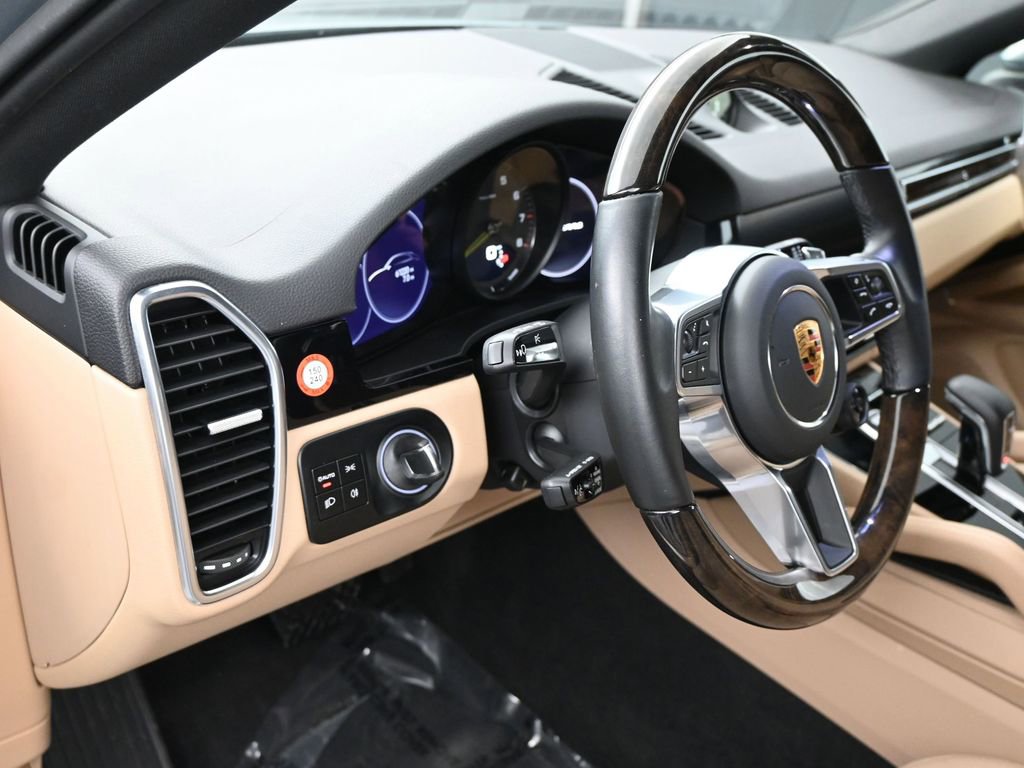 Used 2023 Porsche Cayenne Coupe image 5