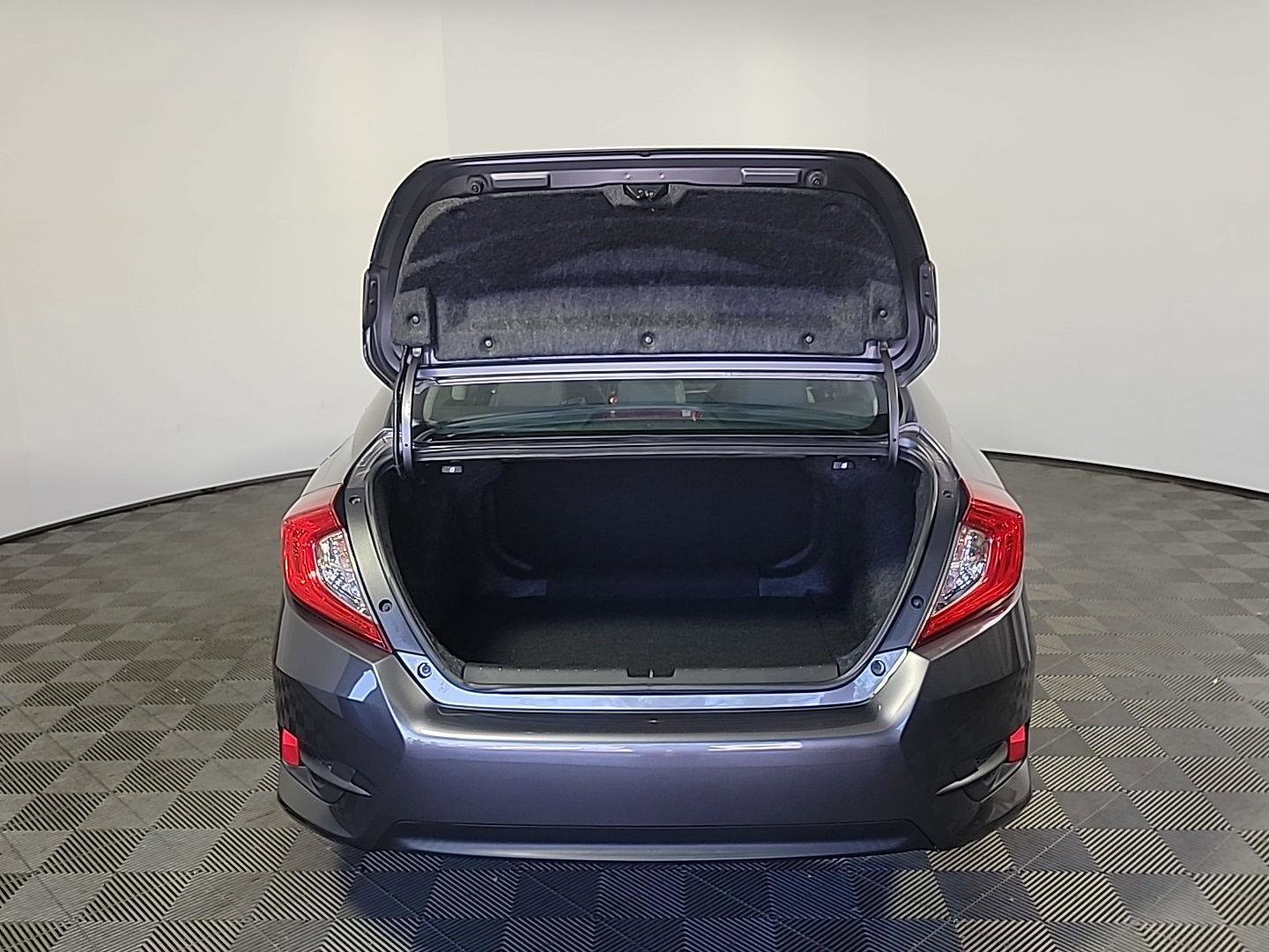 Used 2016 Honda Civic Touring image 8