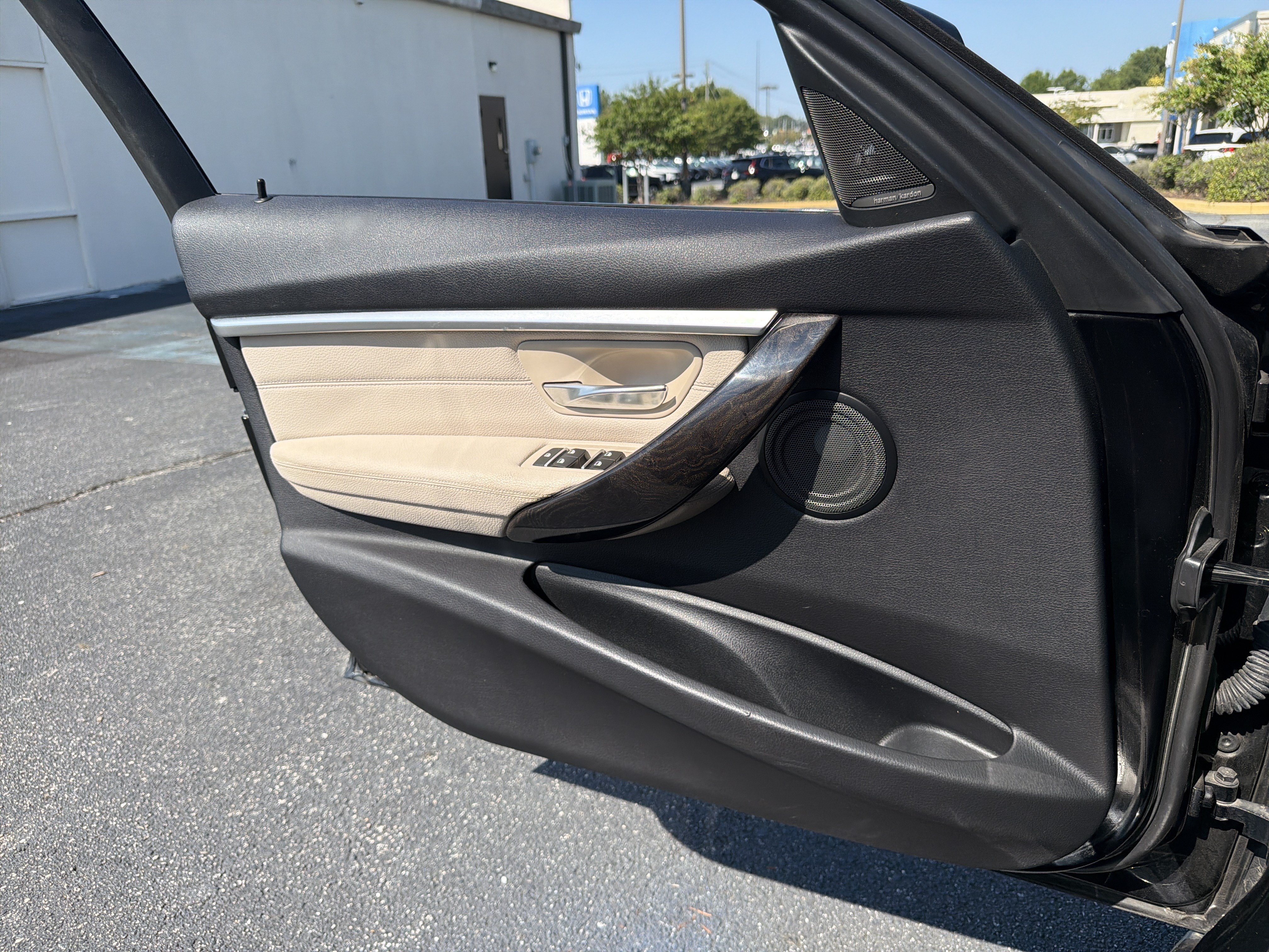 Used 2017 BMW 340i Sedan RWD image 14