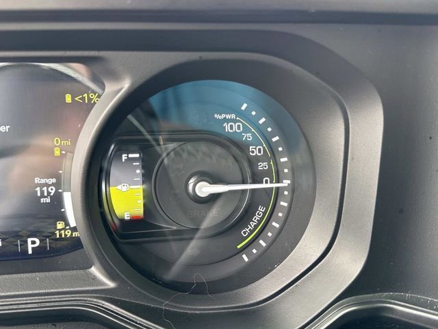 Used 2025 Jeep Wrangler Unlimited Sahara AWD/4WD image 29