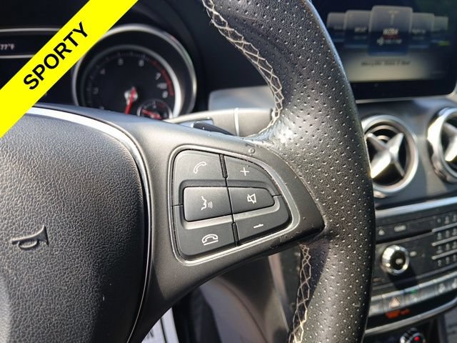 Used 2018 Mercedes-Benz GLA 250 4MATIC image 32