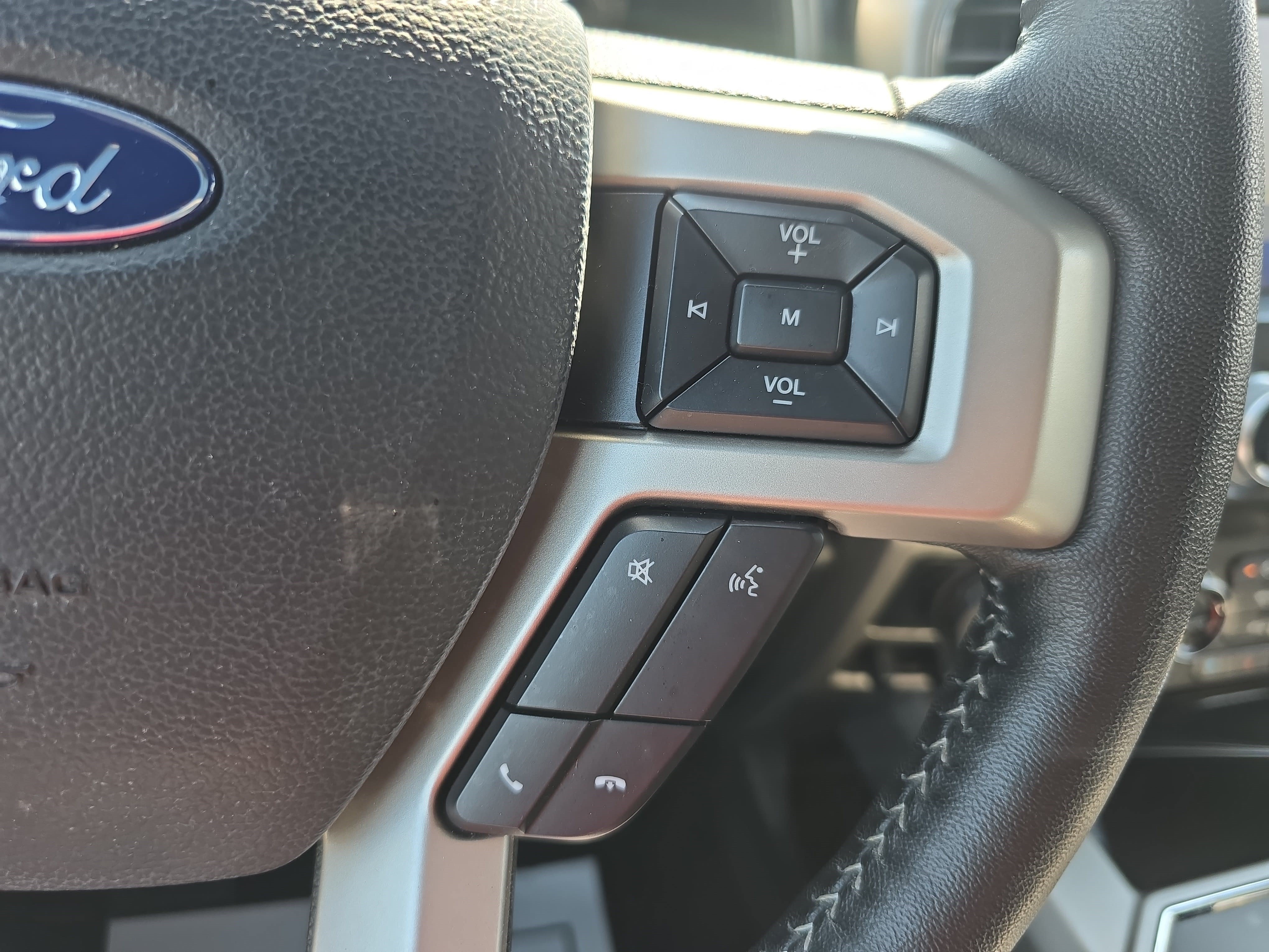 Used 2019 Ford F150 Lariat w/ Equipment Group 502A Luxury AWD/4WD image 17