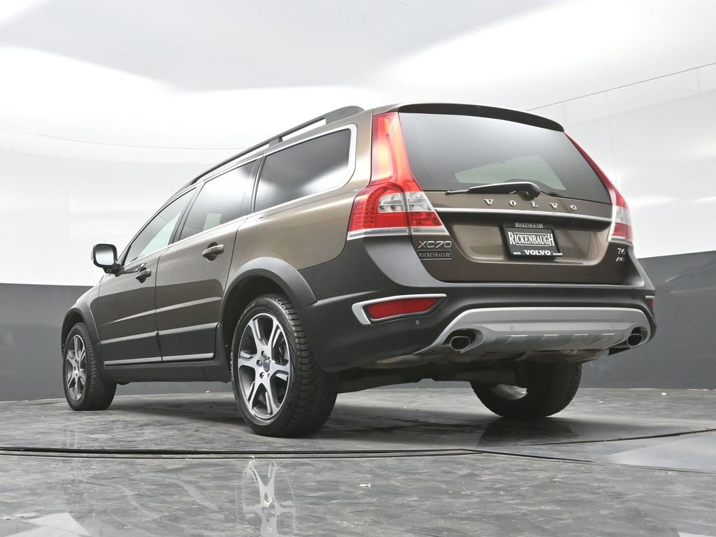 Used 2015 Volvo XC70 T6 w/ Climate Package image 12