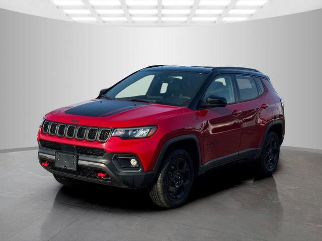 Used 2023 Jeep Compass Trailhawk image 3