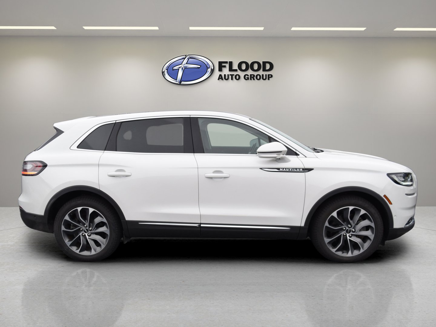 Used 2022 Lincoln Nautilus Reserve w/ Equipment Group 201A image 3