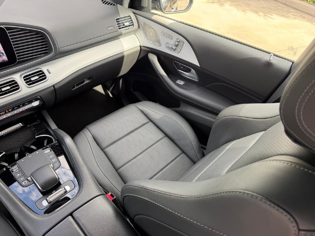 Used 2025 Mercedes-Benz GLS 450 4MATIC image 21