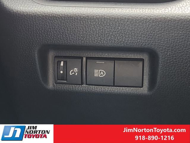 Used 2021 Toyota RAV4 LE image 24