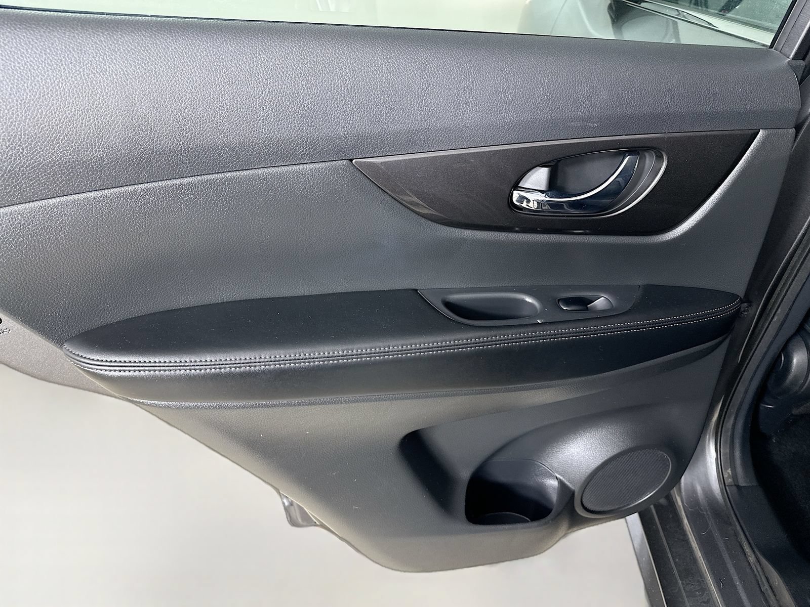 Used 2019 Nissan Rogue S w/ Special Edition Package AWD/4WD image 32