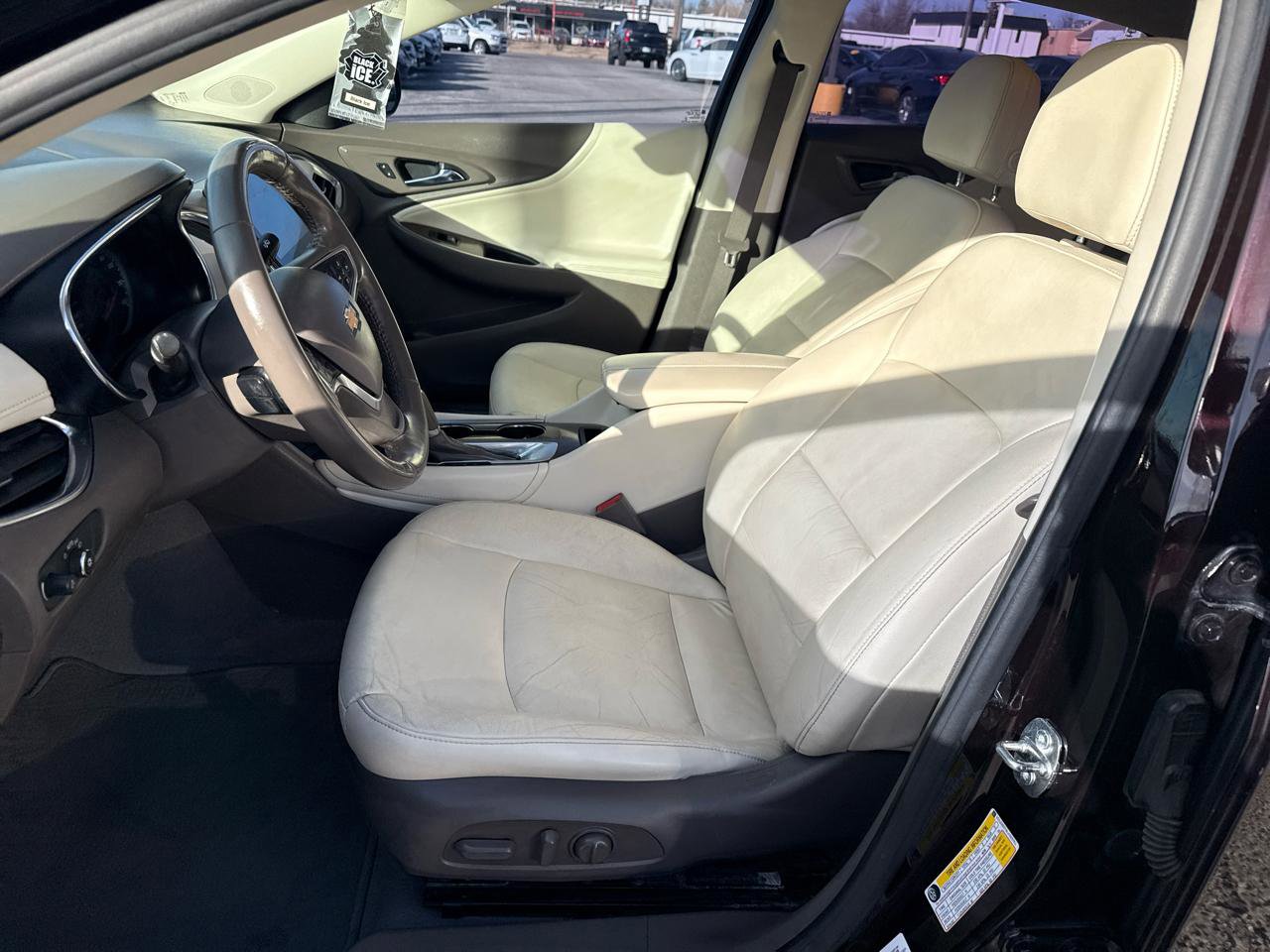 Used 2020 Chevrolet Malibu LT w/ Leather Package FWD image 9
