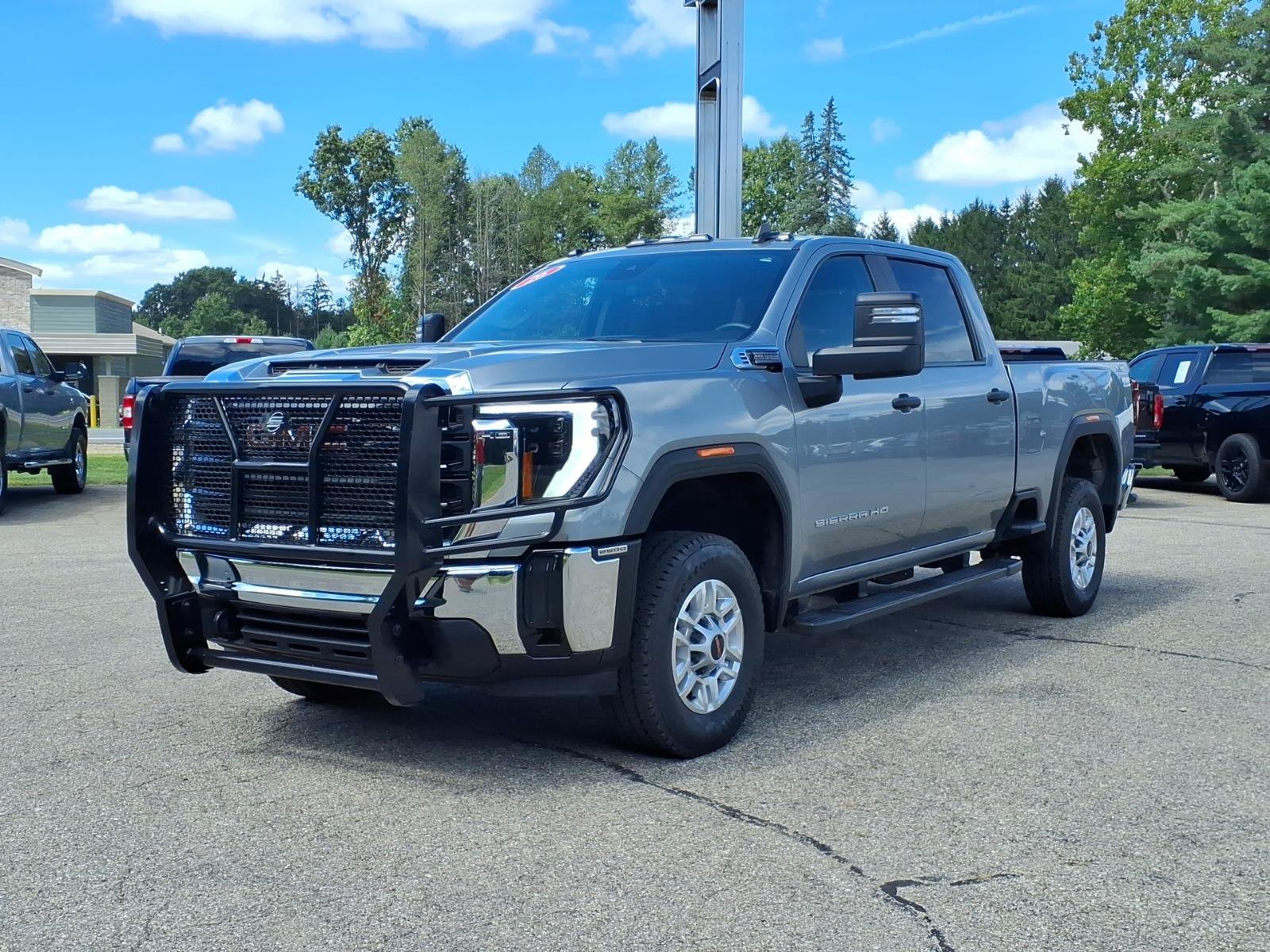 Used 2026 GMC Sierra 2500 Pro w/ Convenience Package AWD/4WD image 3