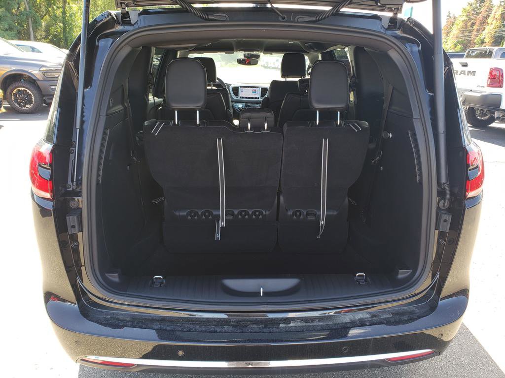 New 2026 Chrysler Pacifica Select image 7
