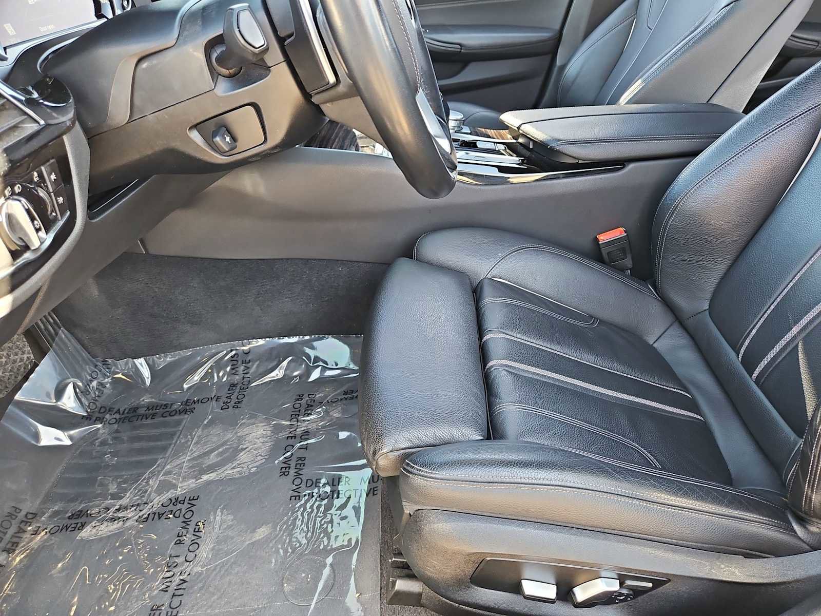 Used 2019 BMW 530e w/ Convenience Package image 16