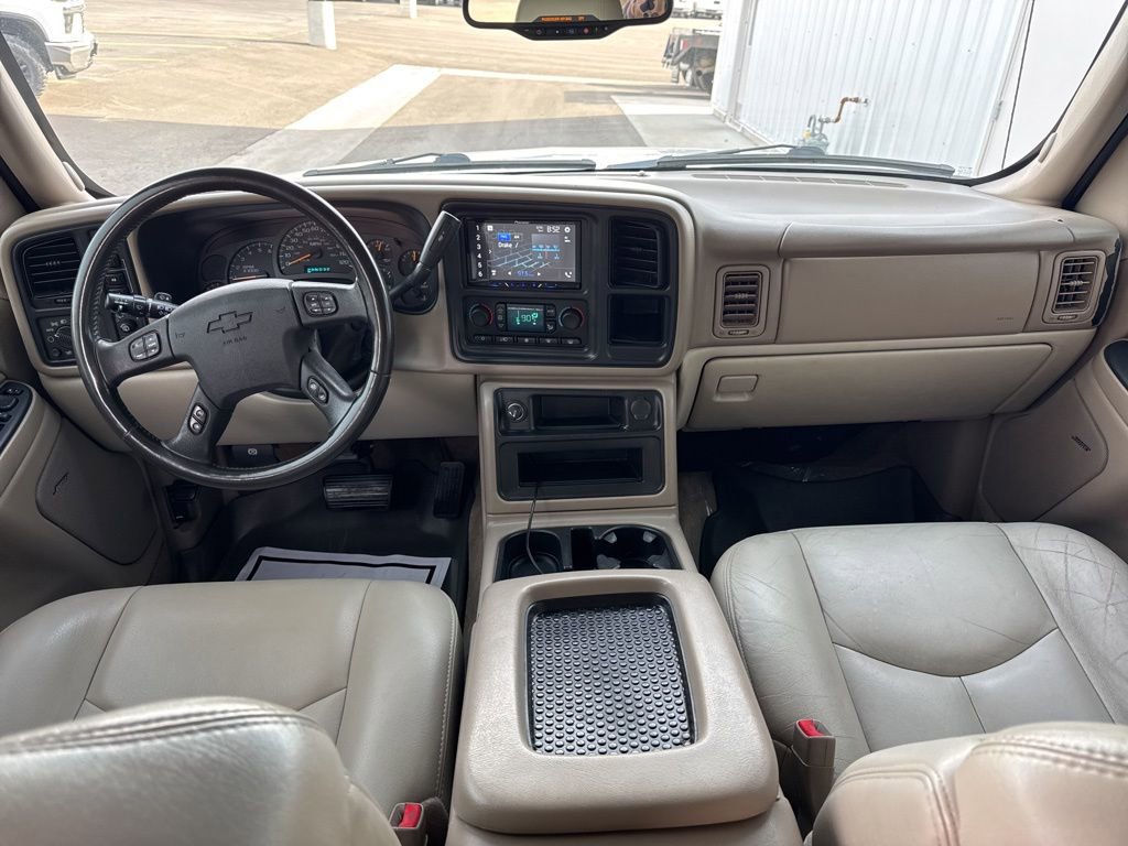 Used 2004 Chevrolet Suburban 2500 LT w/ Preferred Equipment Group image 11