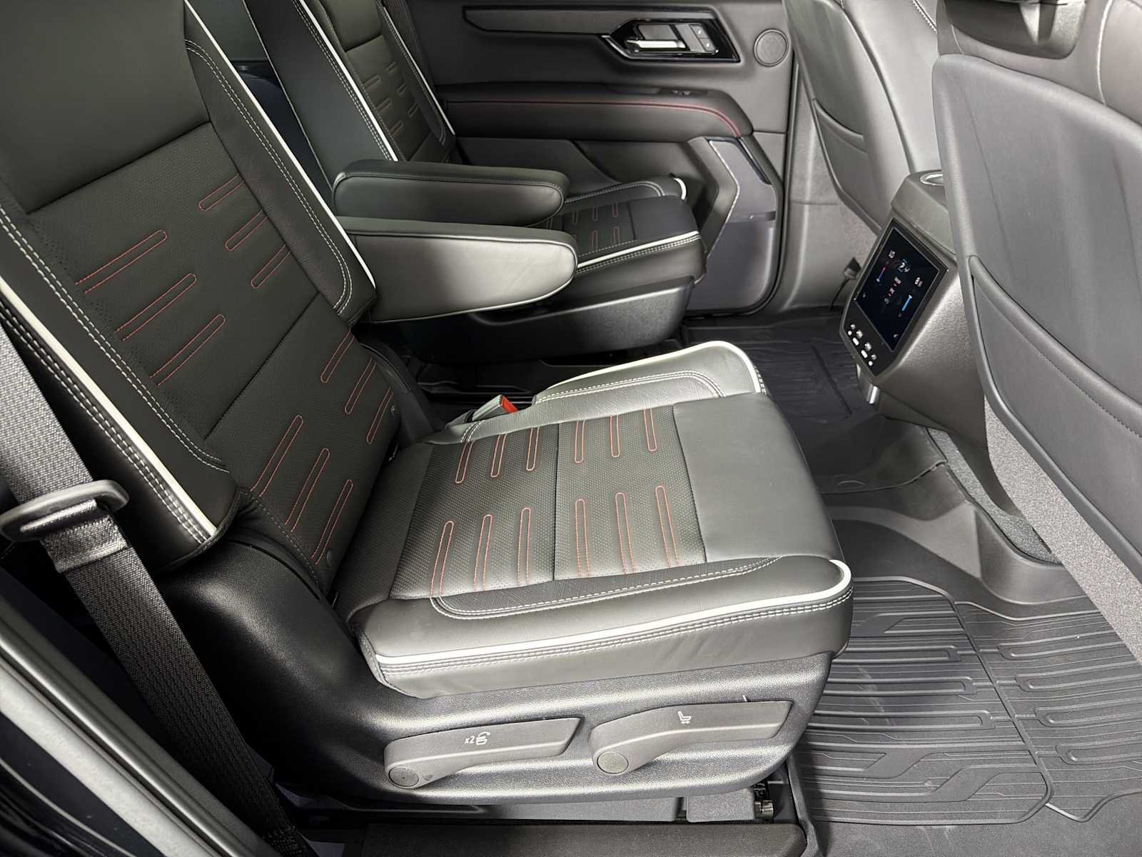 New 2026 GMC Yukon AT4 Ultimate AWD/4WD image 16