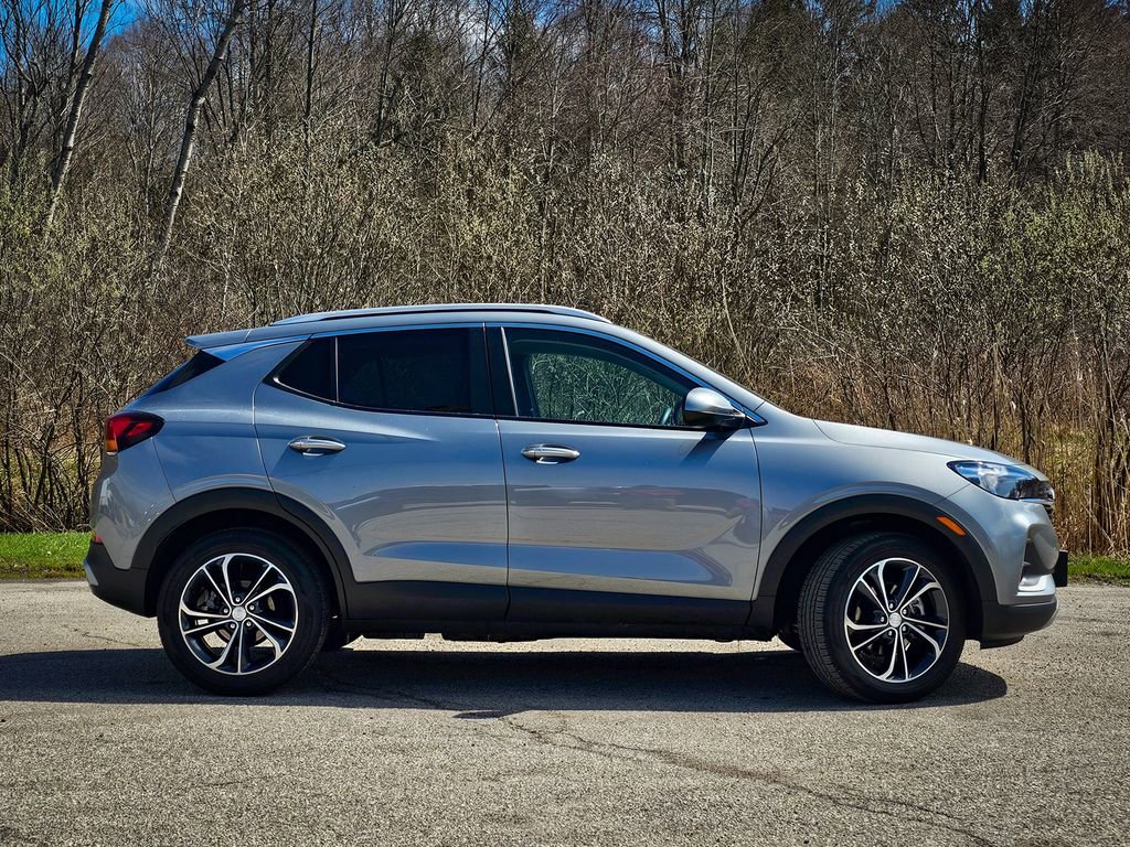 Used 2023 Buick Encore GX Select w/ Safety Package II image 2
