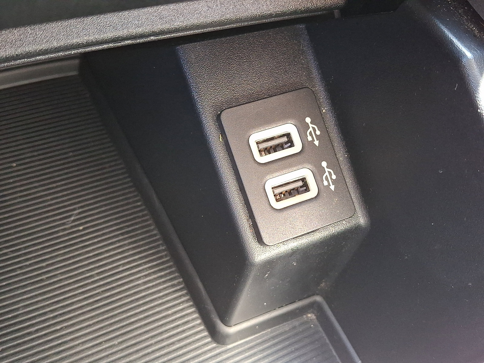 Used 2019 Ford Edge SEL image 32