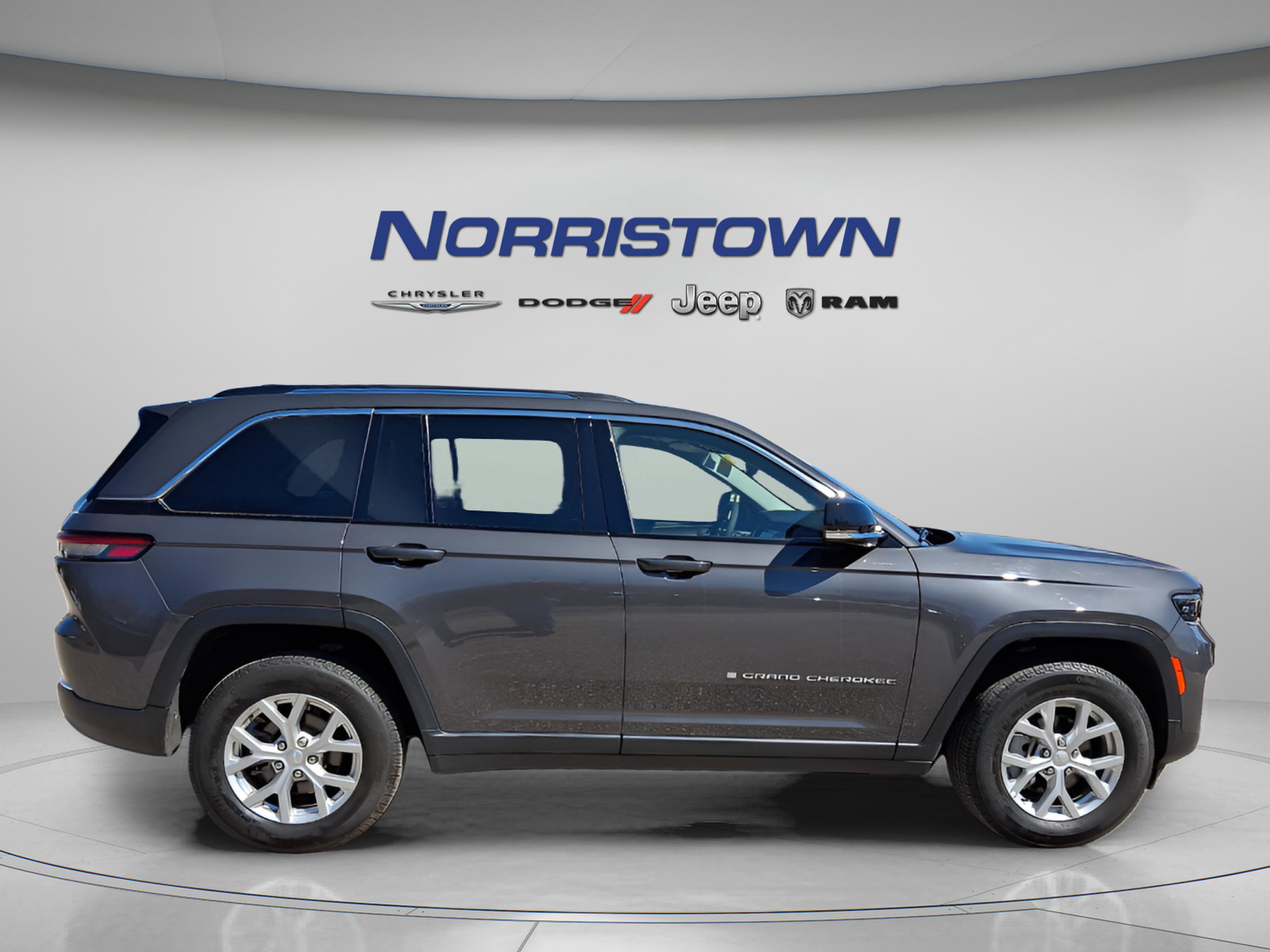 Certified 2023 Jeep Grand Cherokee Limited image 7