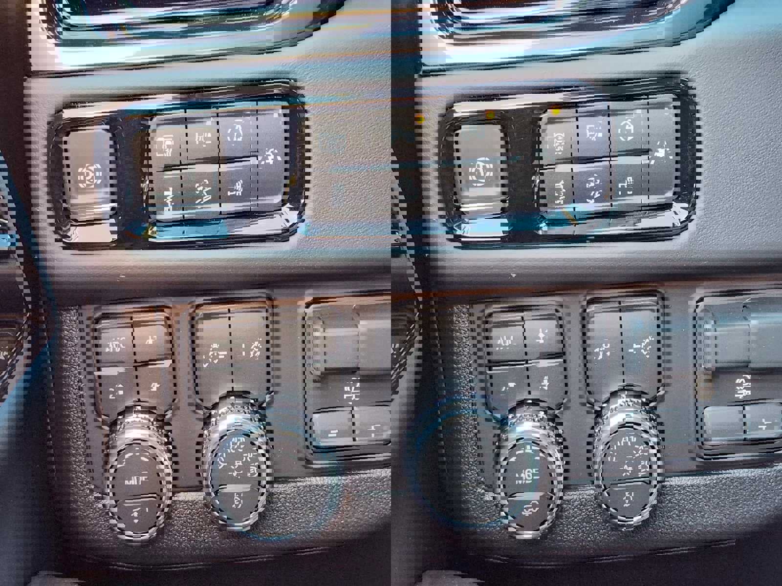 New 2026 GMC Yukon AT4 Ultimate w/ LPO, Illumination Package image 24