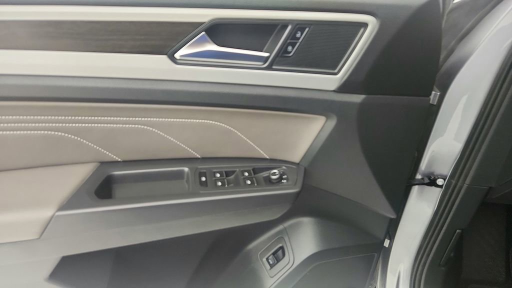 Used 2021 Volkswagen Atlas SE image 23