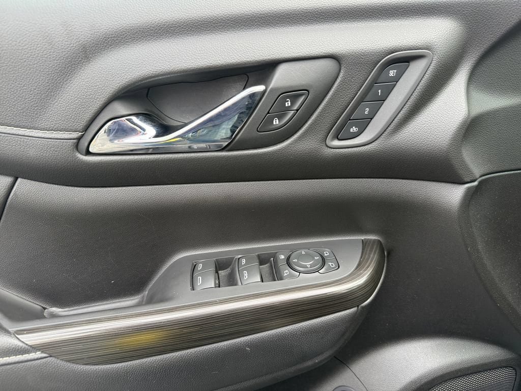 Used 2022 GMC Acadia SLT w/ Technology Package FWD image 10
