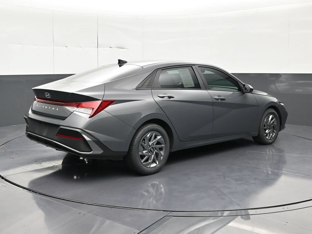 Used 2024 Hyundai Elantra SEL FWD image 5