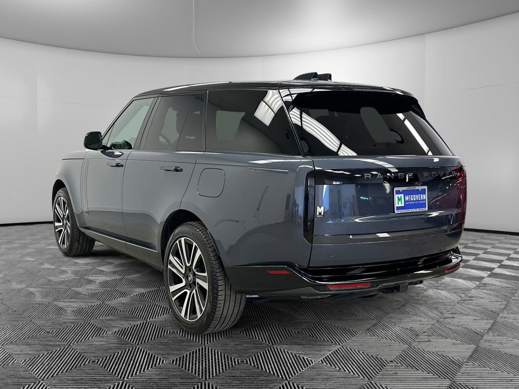 Used 2025 Land Rover Range Rover Autobiography image 3
