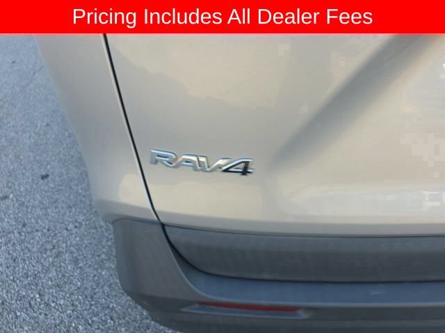 Used 2020 Toyota RAV4 XLE w/ Convenience Package FWD image 12