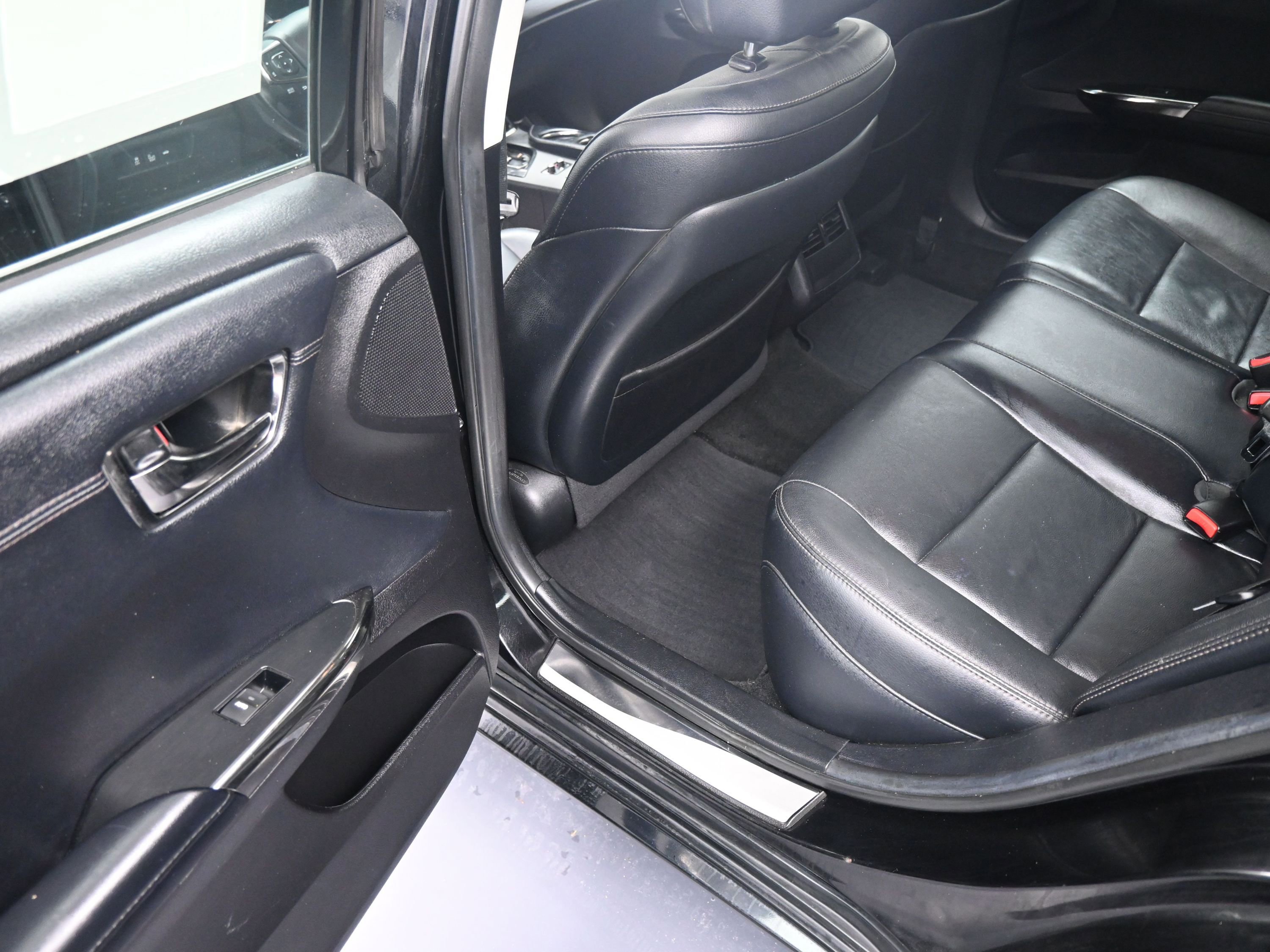 Used 2016 Toyota Avalon XLE Premium image 18