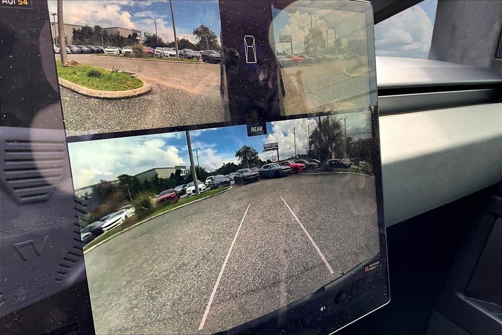 Used 2024 Tesla Cybertruck AWD Crew Cab image 15