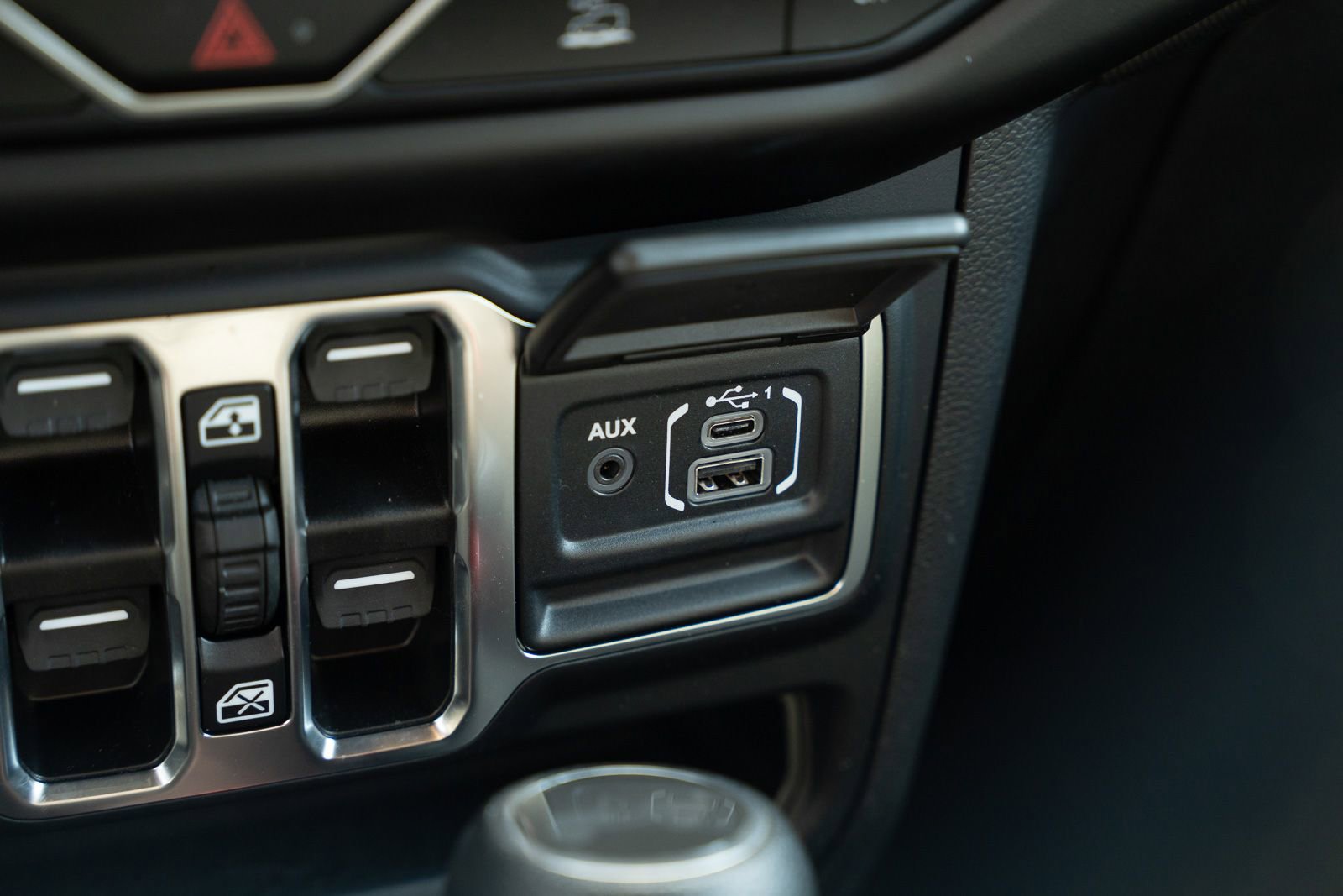 Used 2023 Jeep Wrangler Unlimited w/ Sun & Screen Package image 39