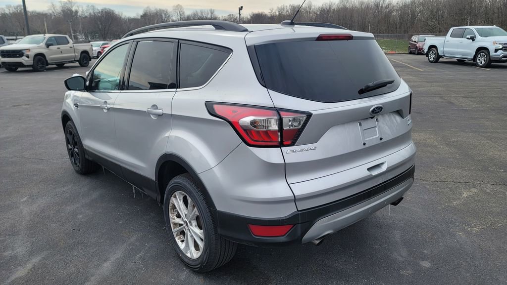 Used 2017 Ford Escape SE w/ Equipment Group 201A image 4