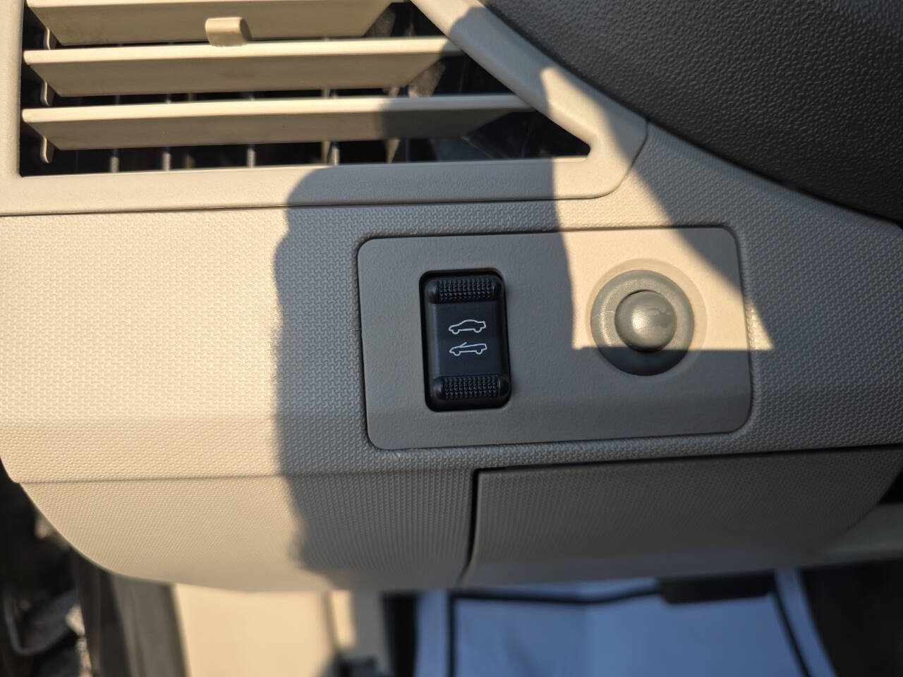 Used 2008 Chrysler Sebring Touring w/ Special Touring Group image 29