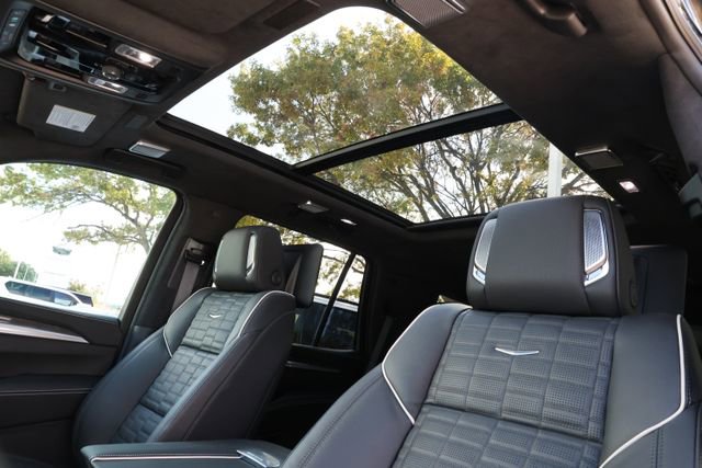 Used 2025 Cadillac Escalade V w/ LPO, ONYX Package image 9