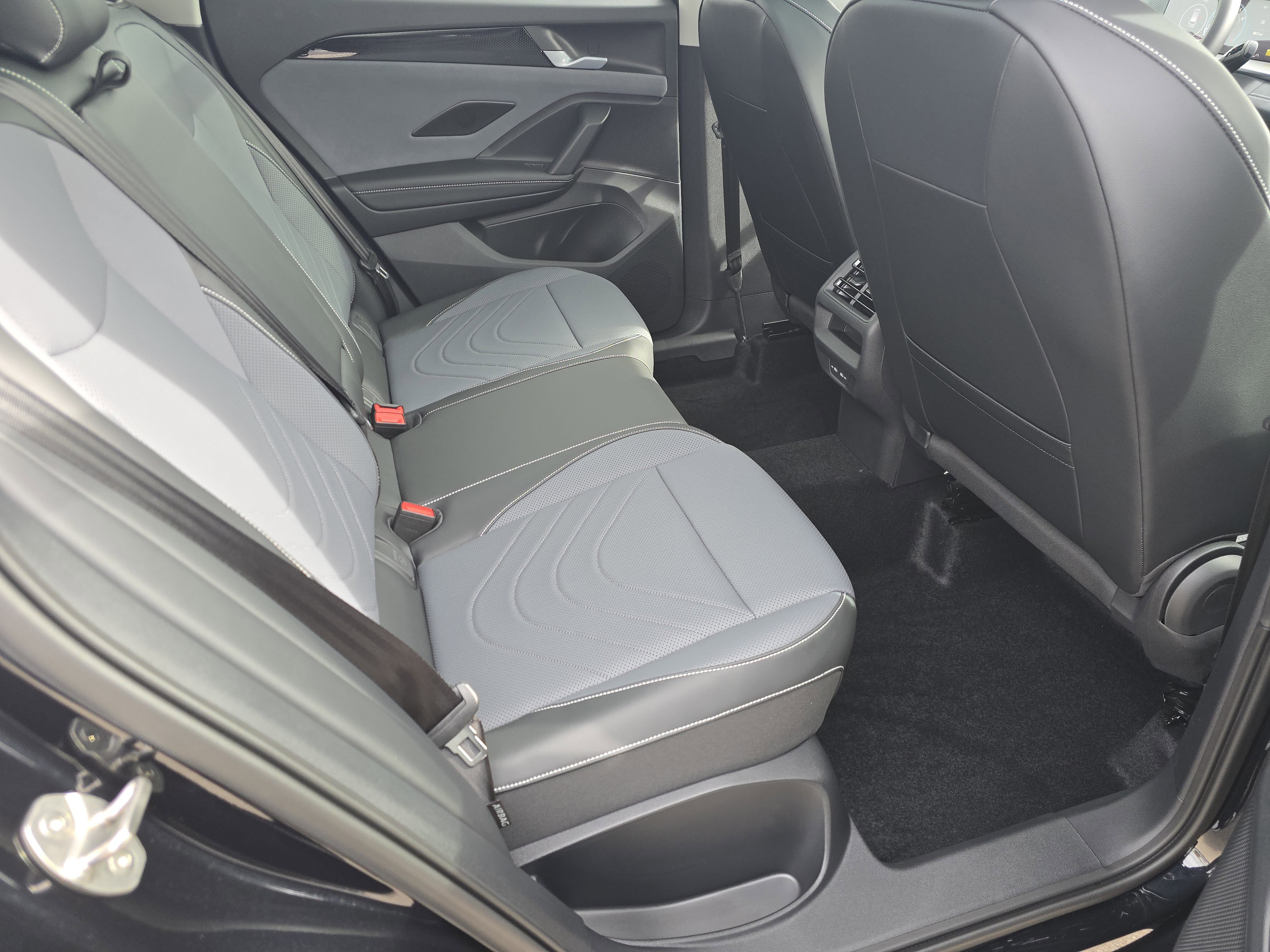 New 2026 Volkswagen Tiguan SE image 17