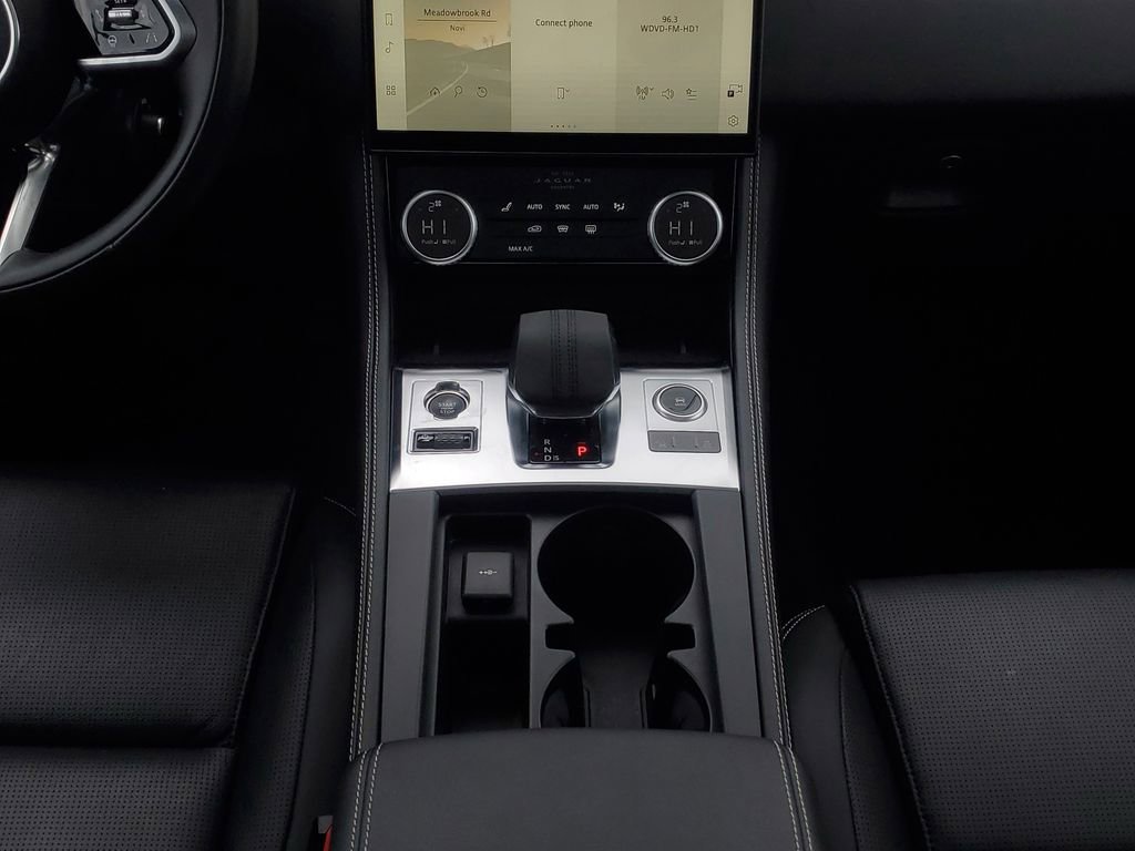 Used 2024 Jaguar F-PACE R-Dynamic S image 29
