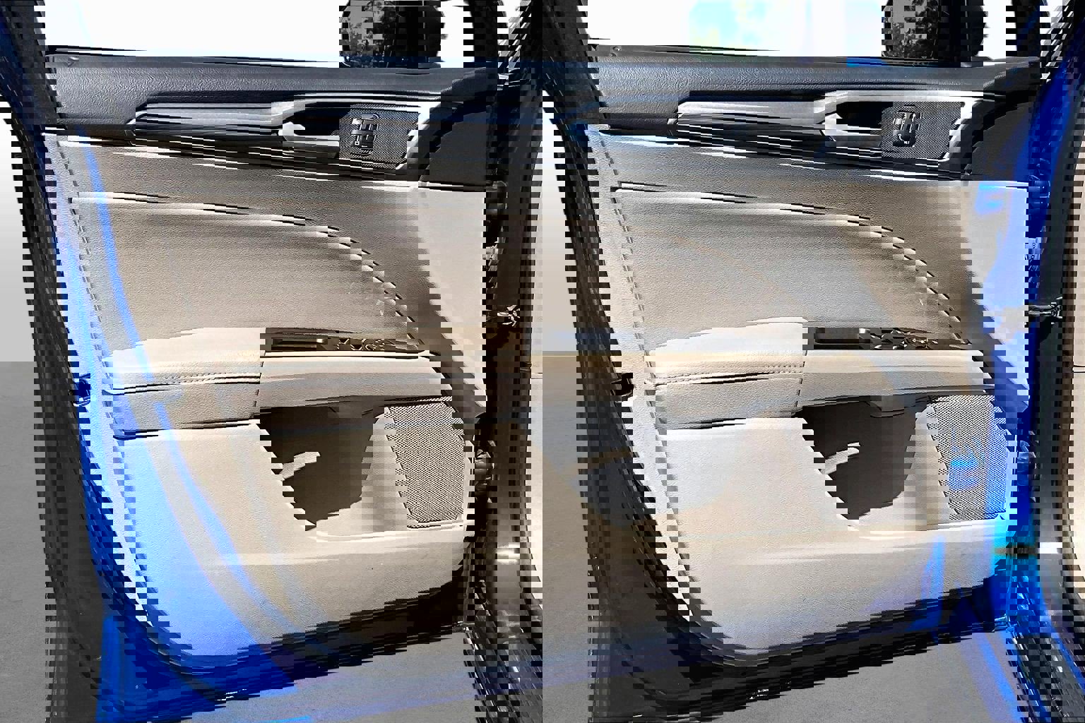 Used 2017 Ford Fusion SE w/ Fusion SE Technology Package image 14