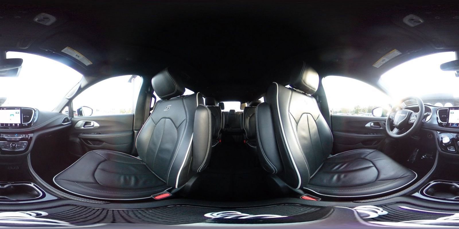 Used 2025 Chrysler Pacifica Limited image 47