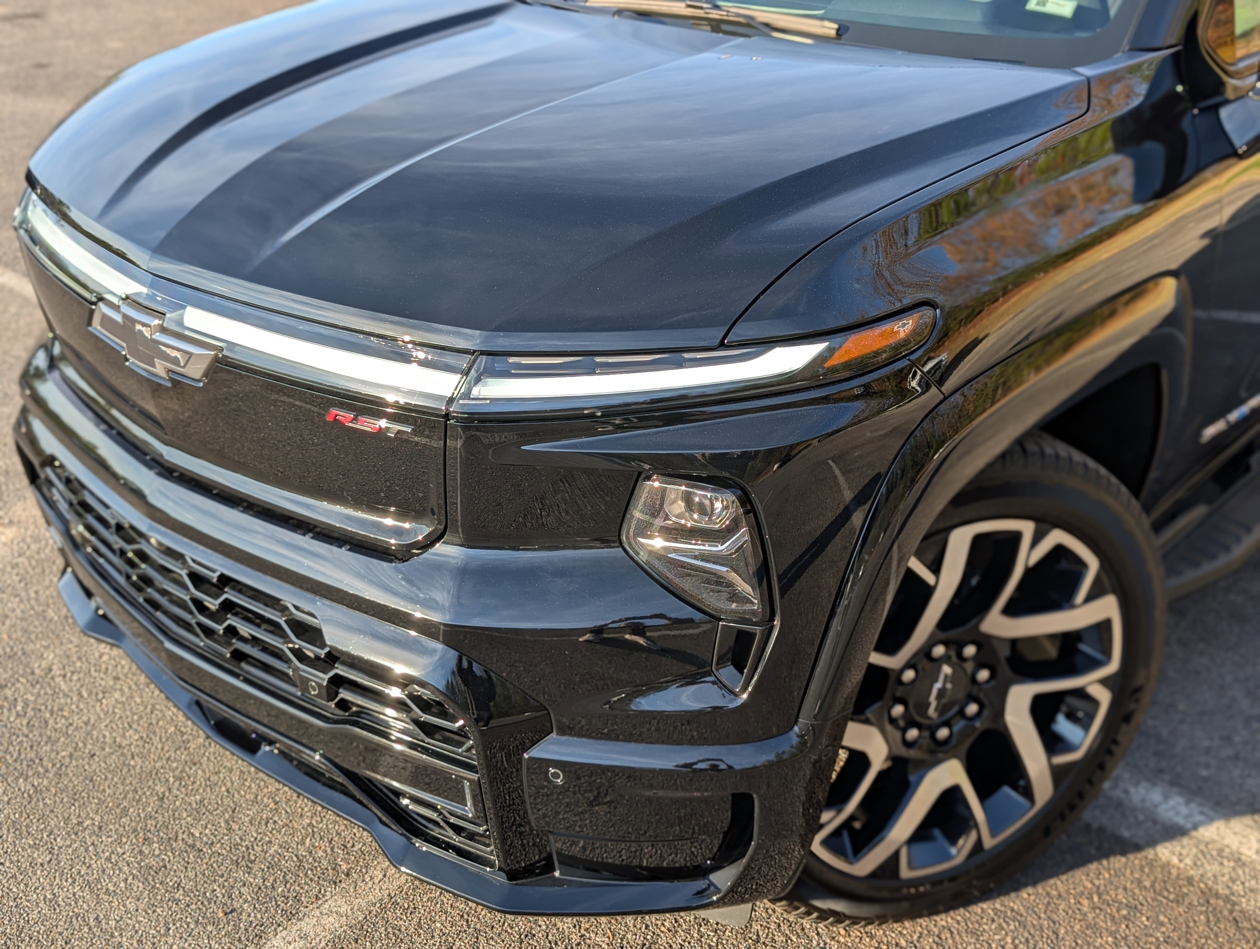 Used 2024 Chevrolet Silverado EV RST image 13