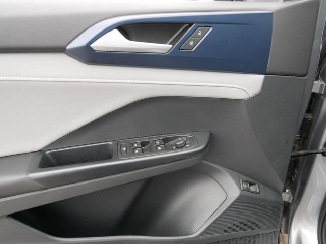 Certified 2023 Volkswagen Taos SE w/ Black Wheel Package image 16