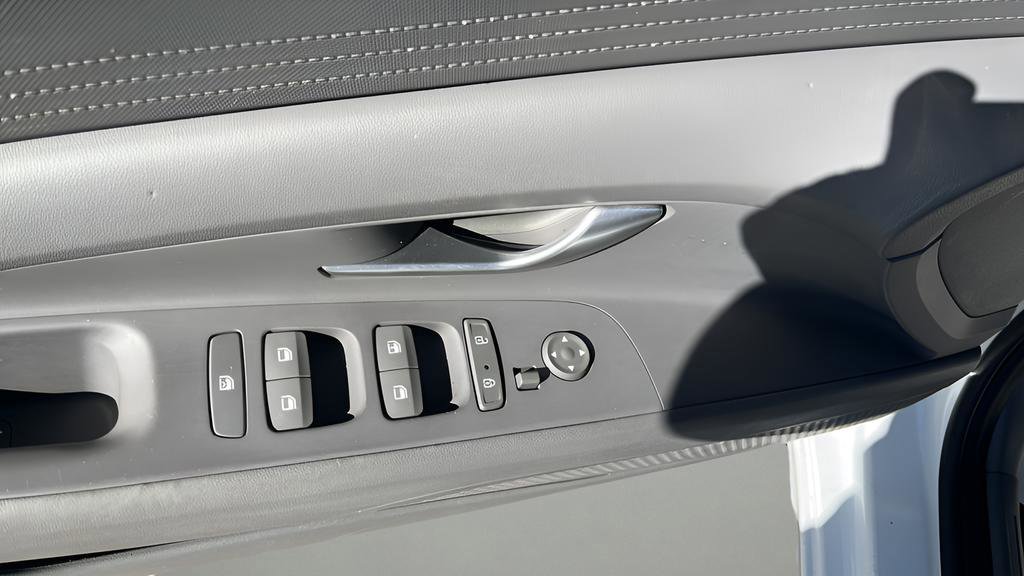 Used 2022 Hyundai Elantra SE w/ Preferred Accessory Package image 18