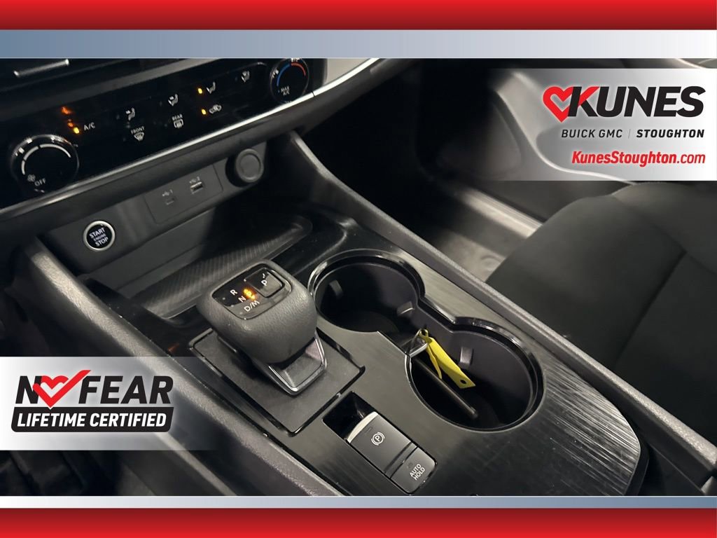 Used 2023 Nissan Rogue S image 32