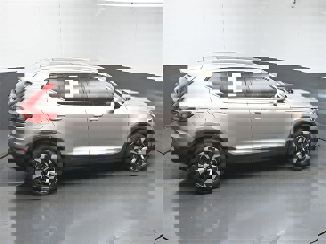 Certified 2024 Volvo XC40 B5 Plus w/ Protection Package Premier image 47