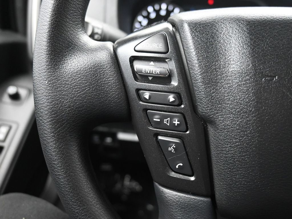 Used 2025 Nissan Frontier SV image 12